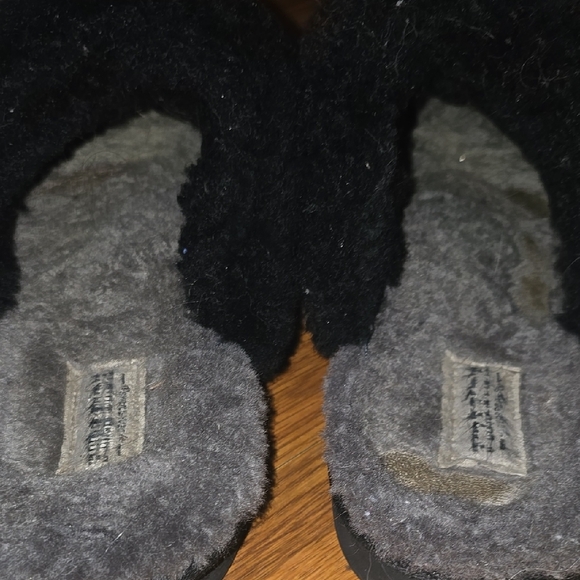 WELL WORN Black and Gray Cozy Fur Slippers - Picture 3 of 3